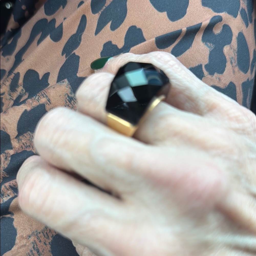 Black and Gold Women’s Ring with Striking Design (size 7)